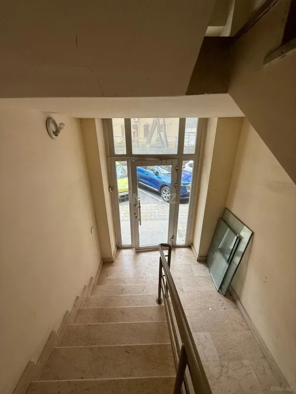 Satılır 4 otaqlı mənzil 178 m²