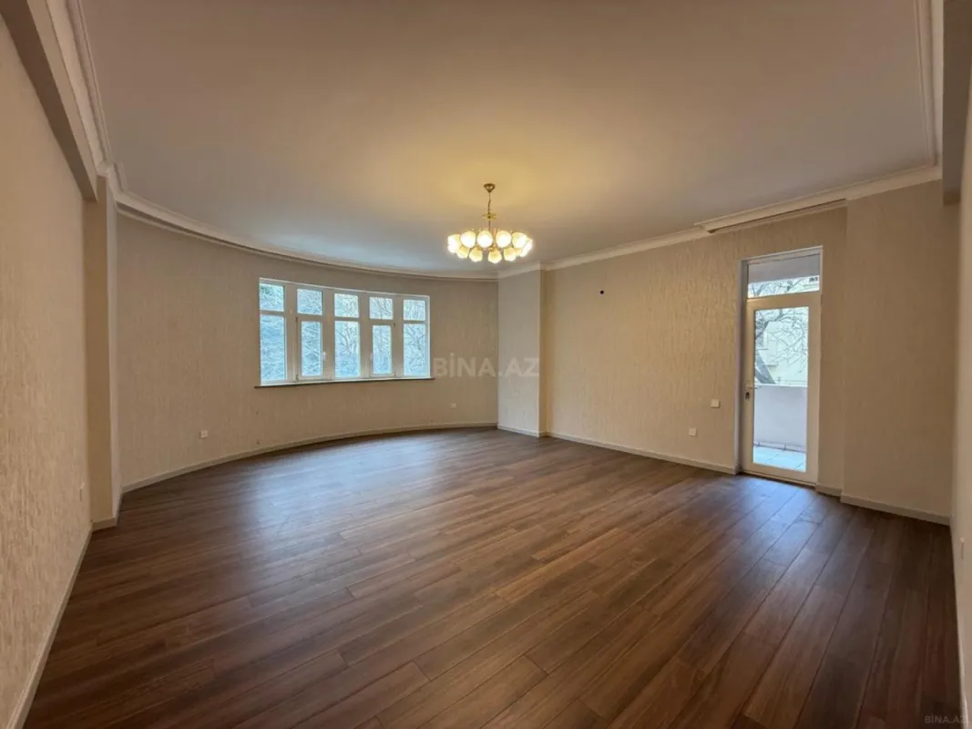 Satılır 4 otaqlı mənzil 178 m²