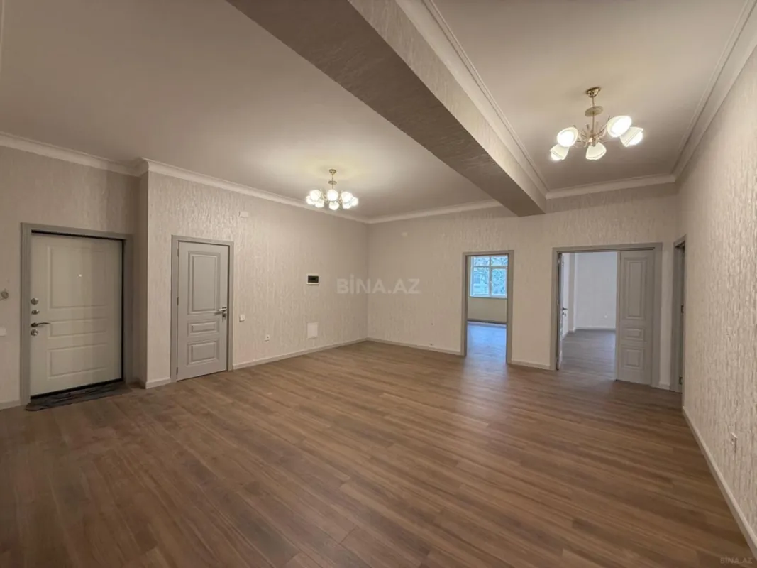 Satılır 4 otaqlı mənzil 178 m²