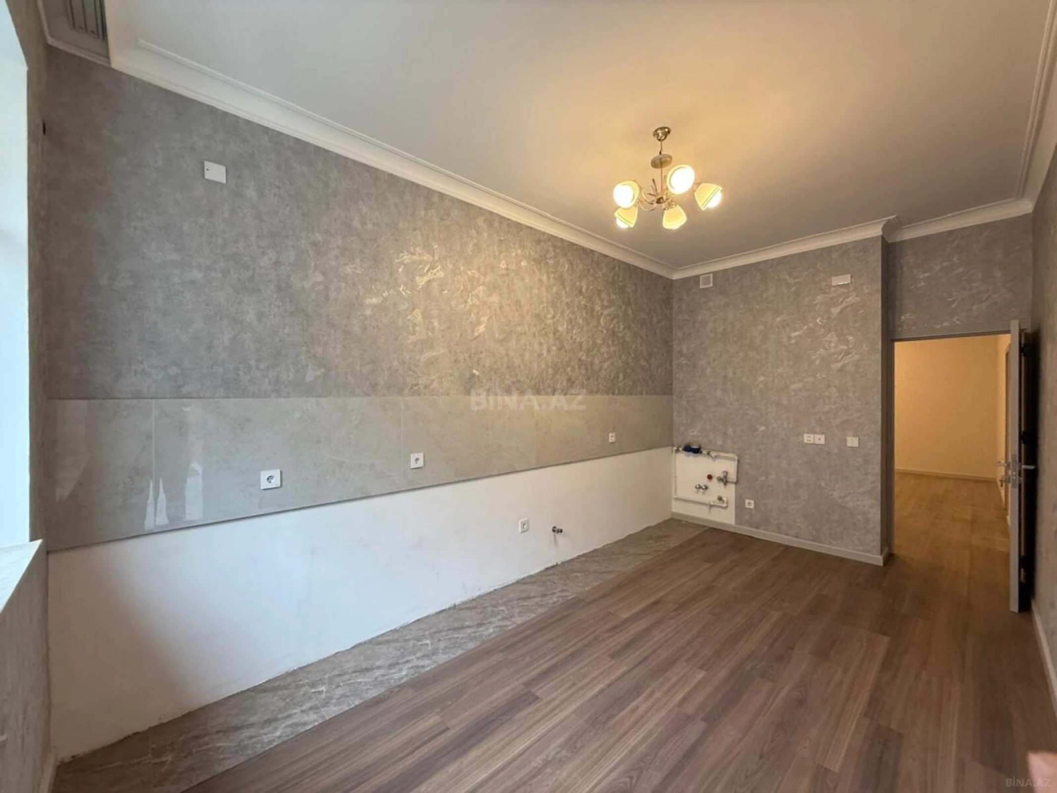Satılır 4 otaqlı mənzil 178 m²