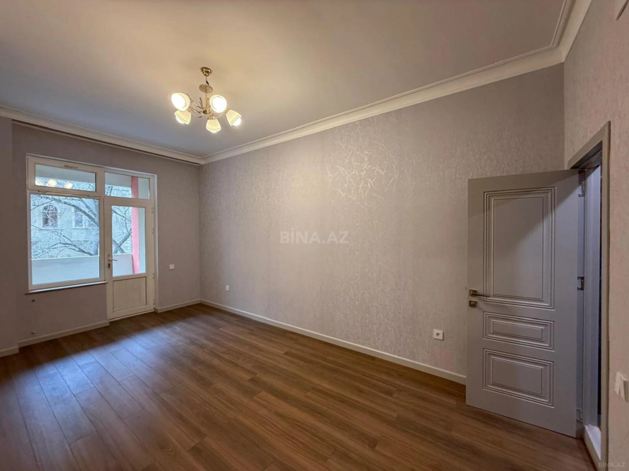 Satılır 4 otaqlı mənzil 178 m²
