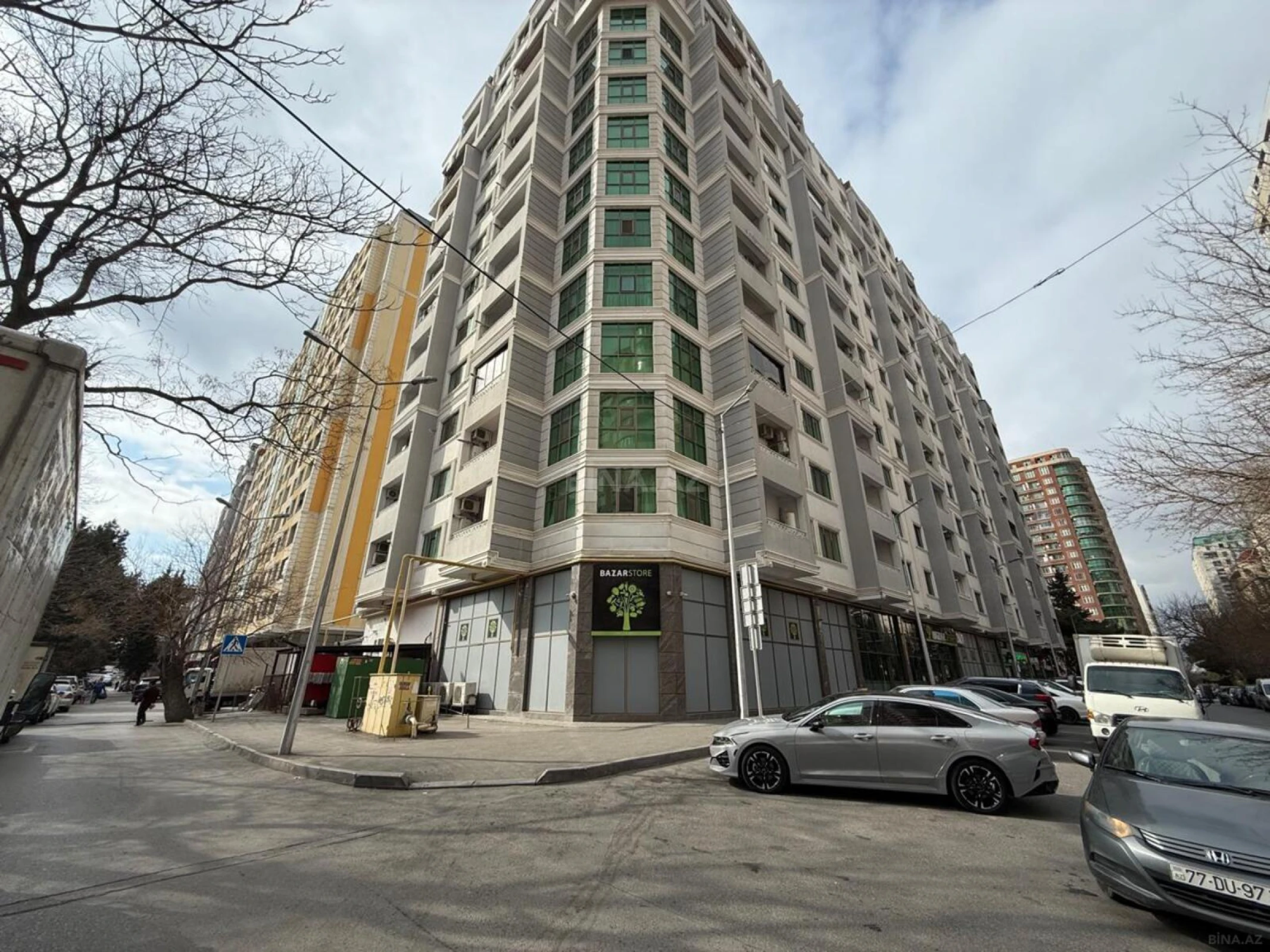 Satılır 4 otaqlı mənzil 178 m²