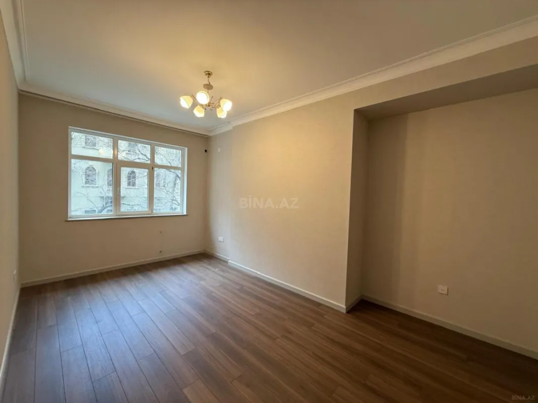 Satılır 4 otaqlı mənzil 178 m²