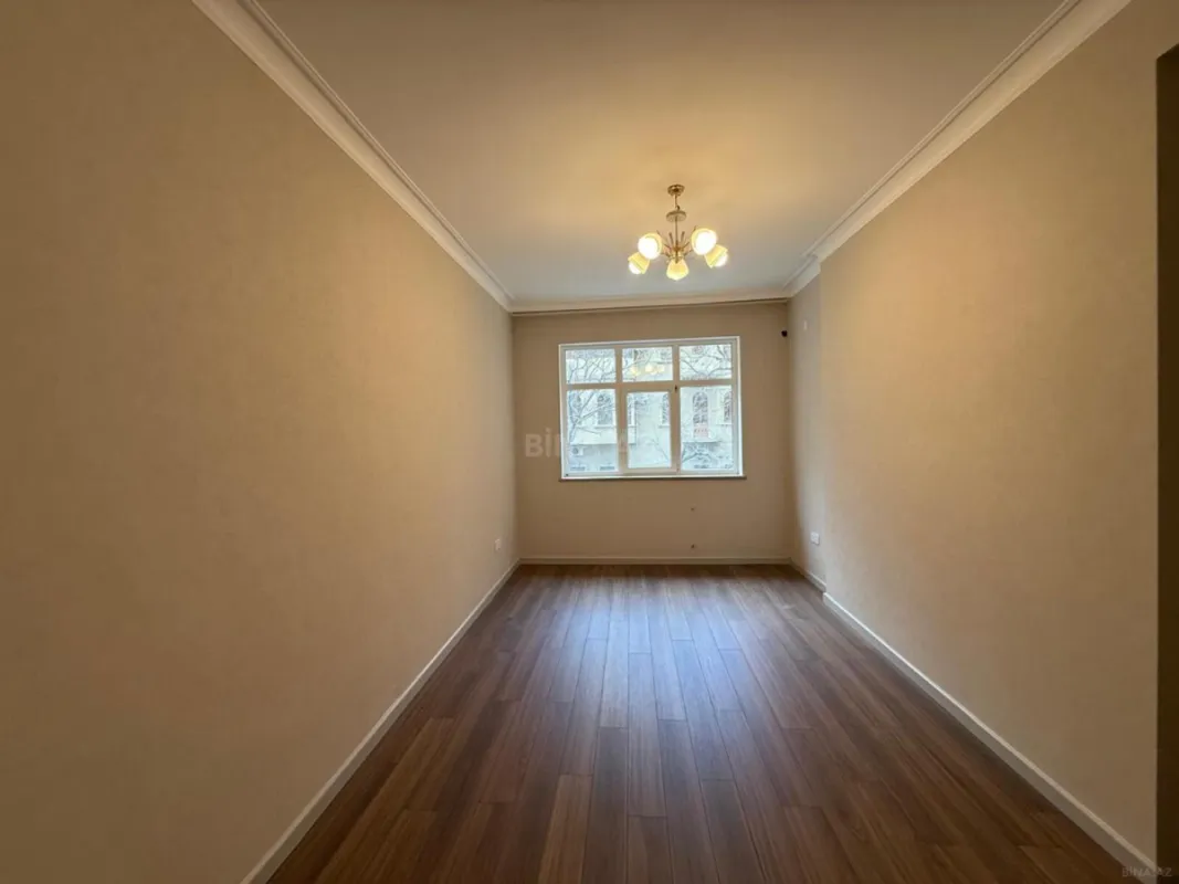 Satılır 4 otaqlı mənzil 178 m²