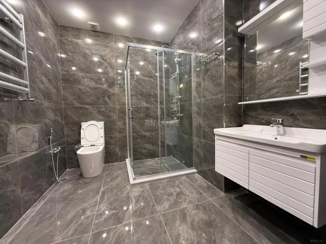 Satılır 4 otaqlı mənzil 178 m²