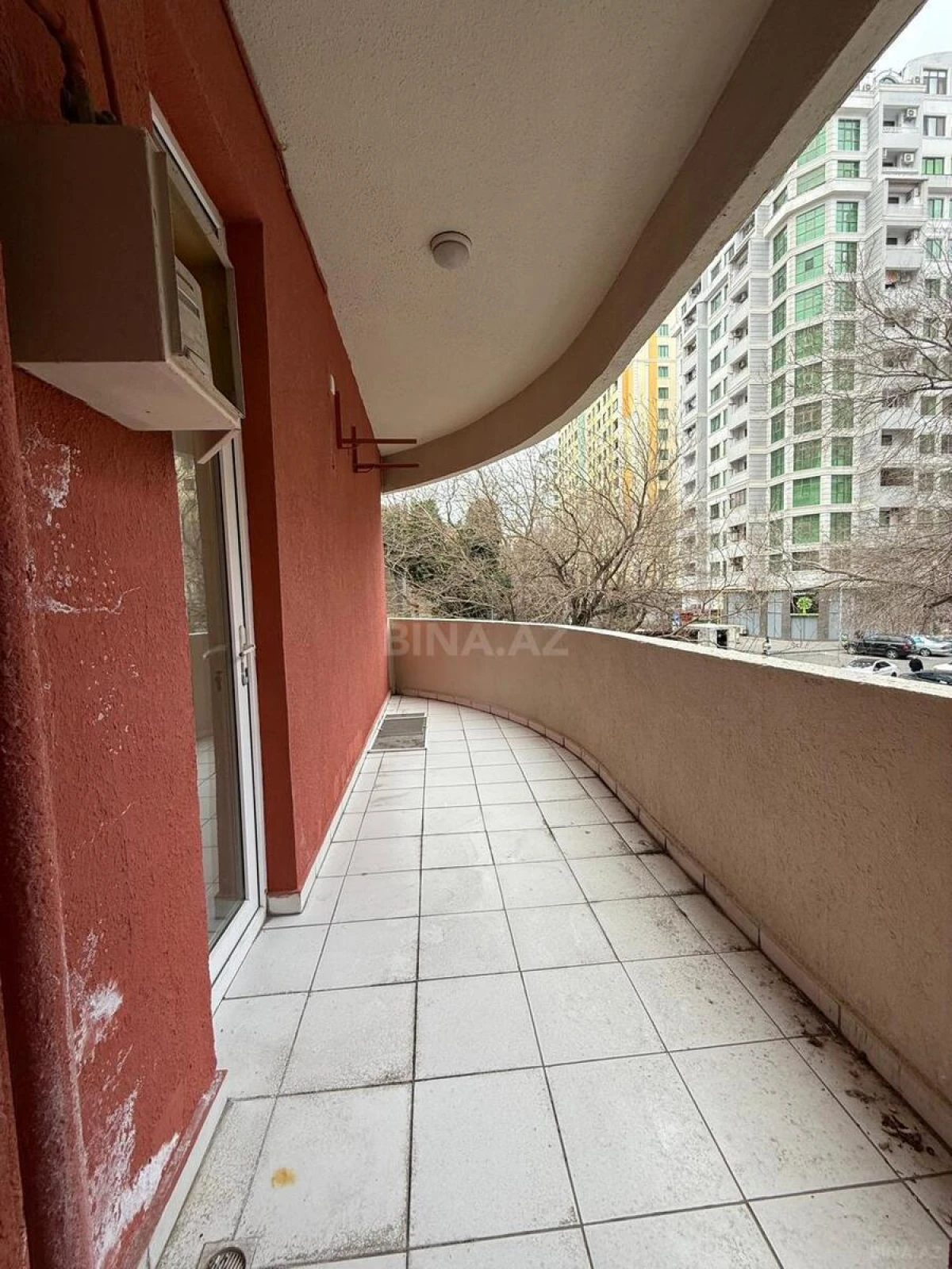 Satılır 4 otaqlı mənzil 178 m²