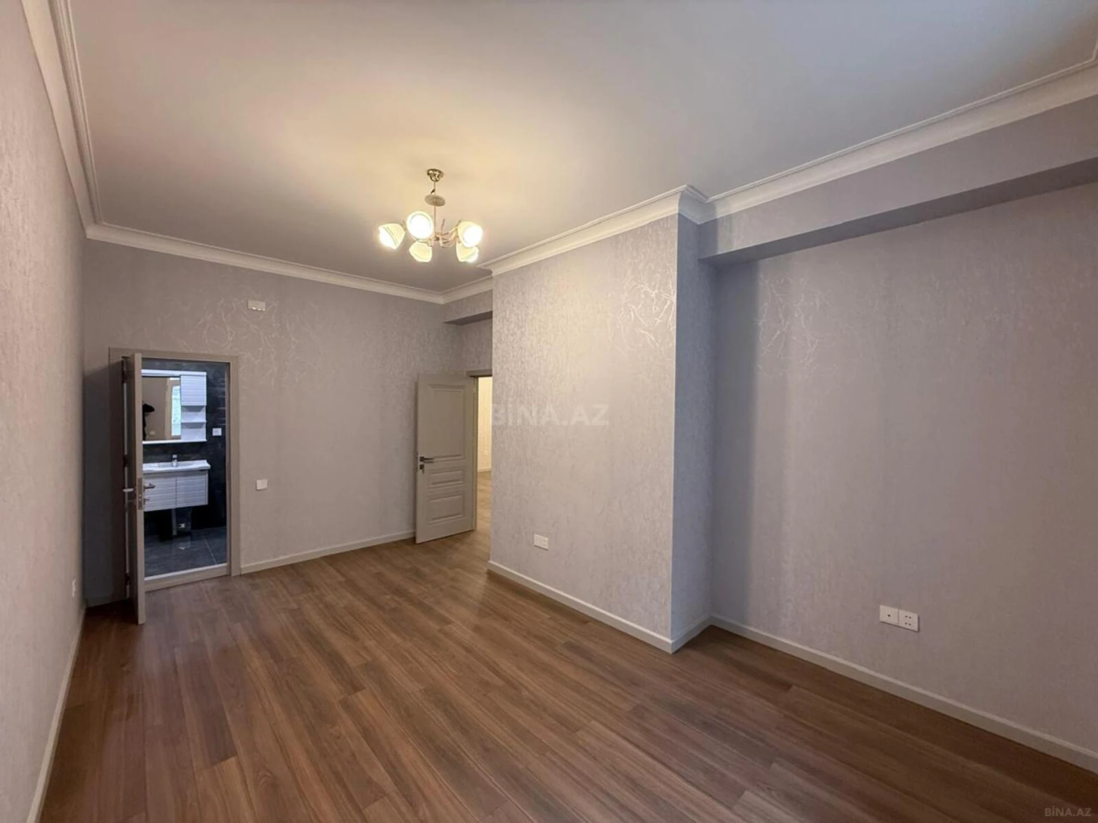 Satılır 4 otaqlı mənzil 178 m²