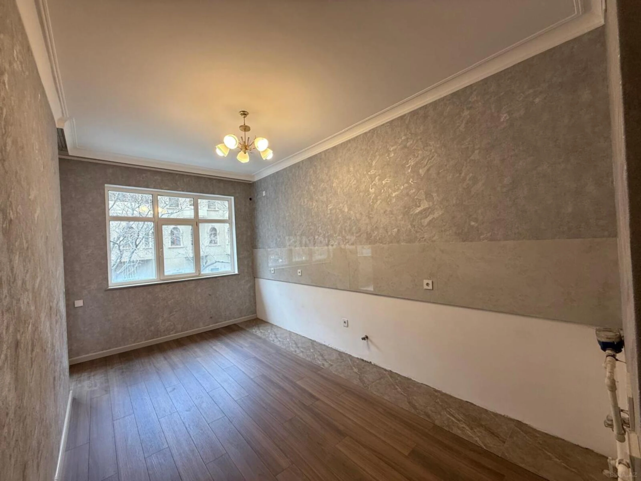 Satılır 4 otaqlı mənzil 178 m²