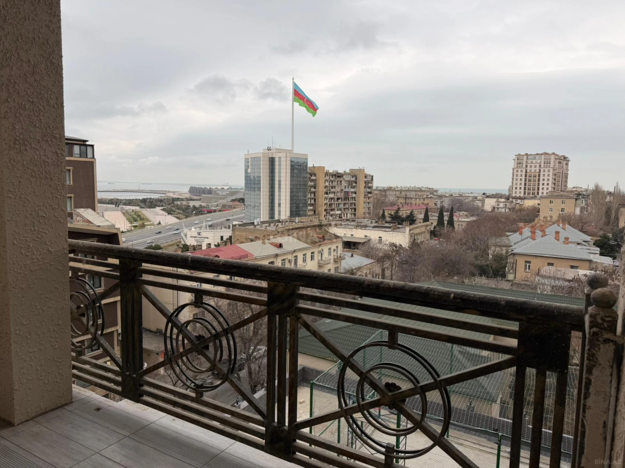 Satılır 2 otaqlı mənzil 70 m²