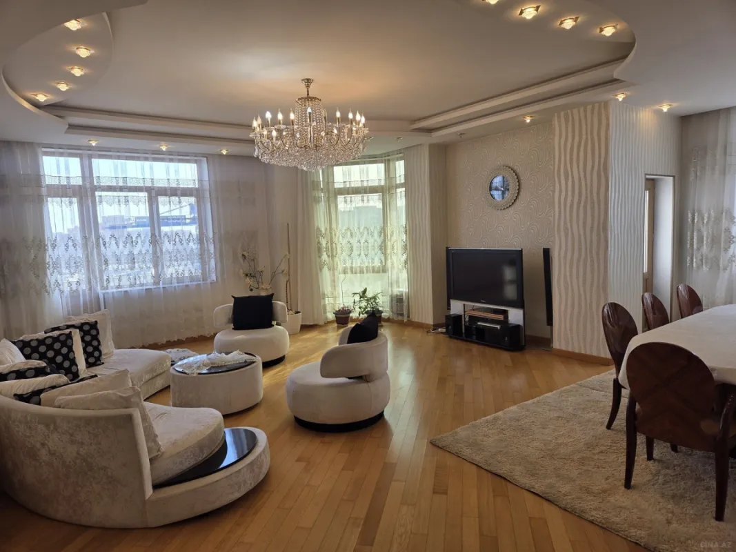 Kirayə verilir 4 otaqlı mənzil 200 m²