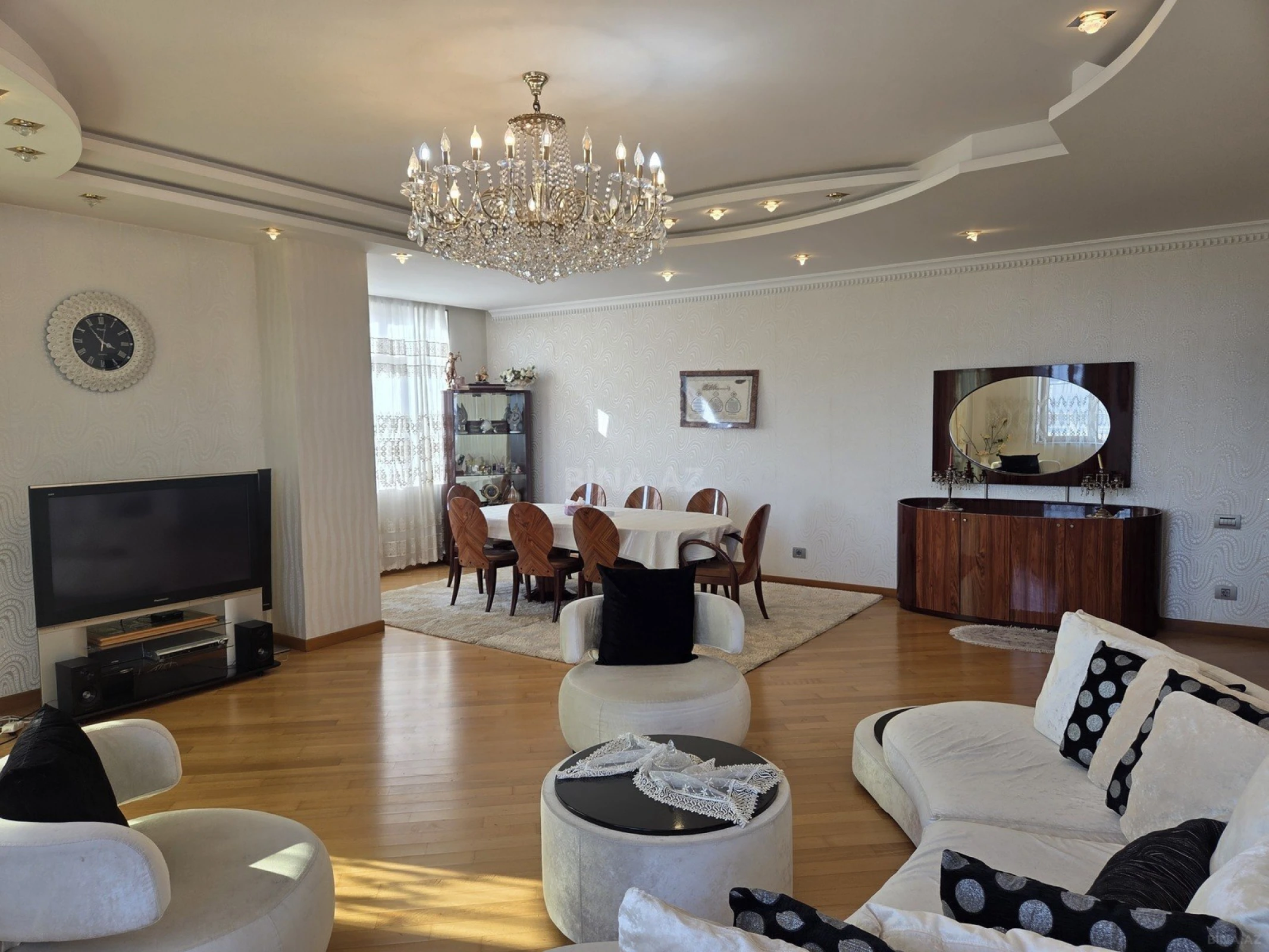 Kirayə verilir 4 otaqlı mənzil 200 m²