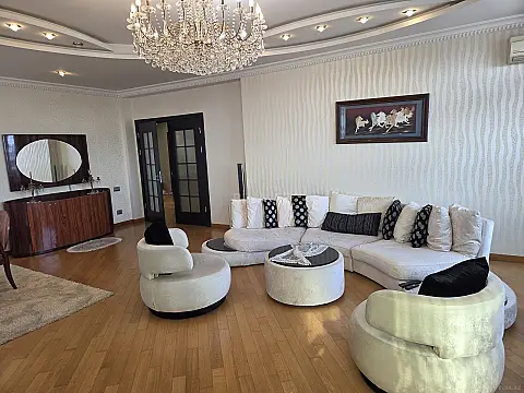 Kirayə verilir 4 otaqlı mənzil 200 m²