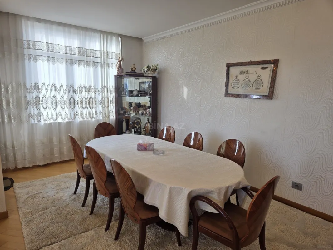 Kirayə verilir 4 otaqlı mənzil 200 m²