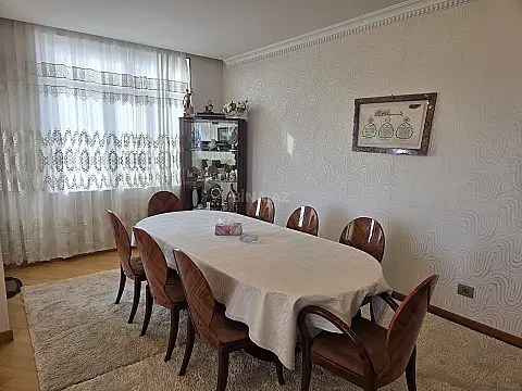 Kirayə verilir 4 otaqlı mənzil 200 m²