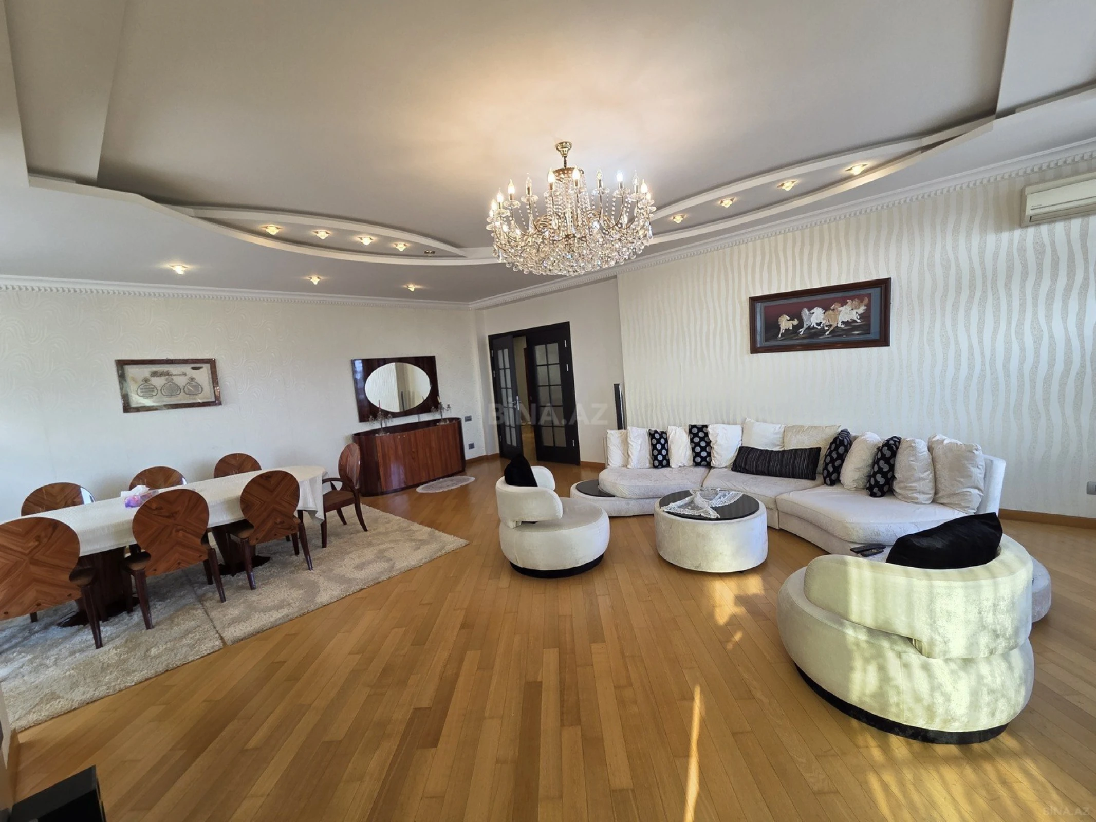 Kirayə verilir 4 otaqlı mənzil 200 m²