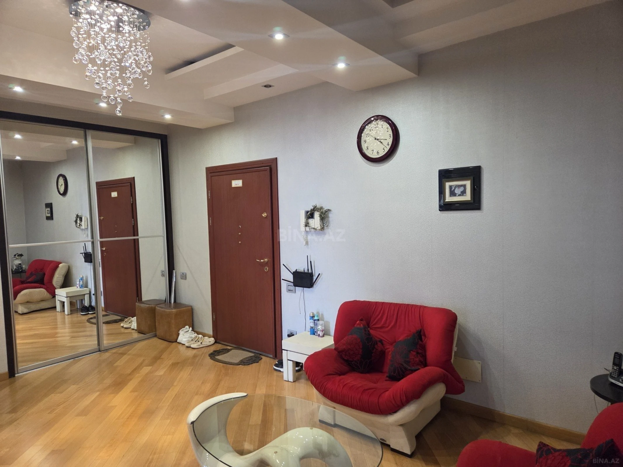 Kirayə verilir 4 otaqlı mənzil 200 m²