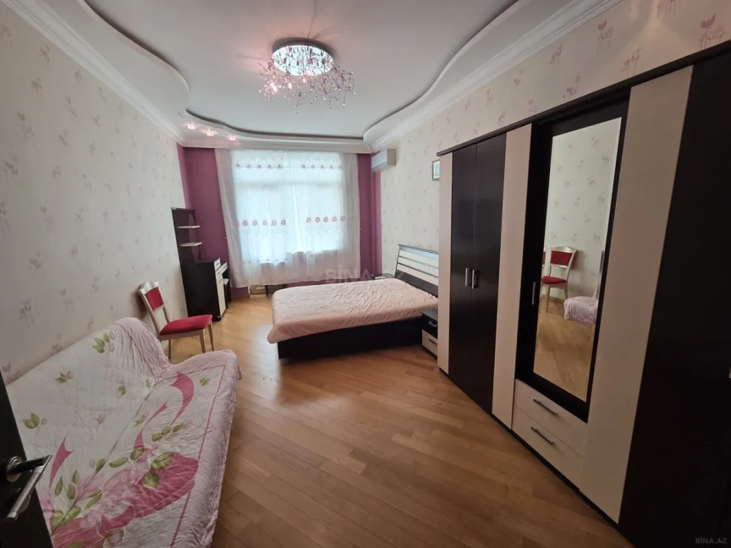 Kirayə verilir 4 otaqlı mənzil 200 m²
