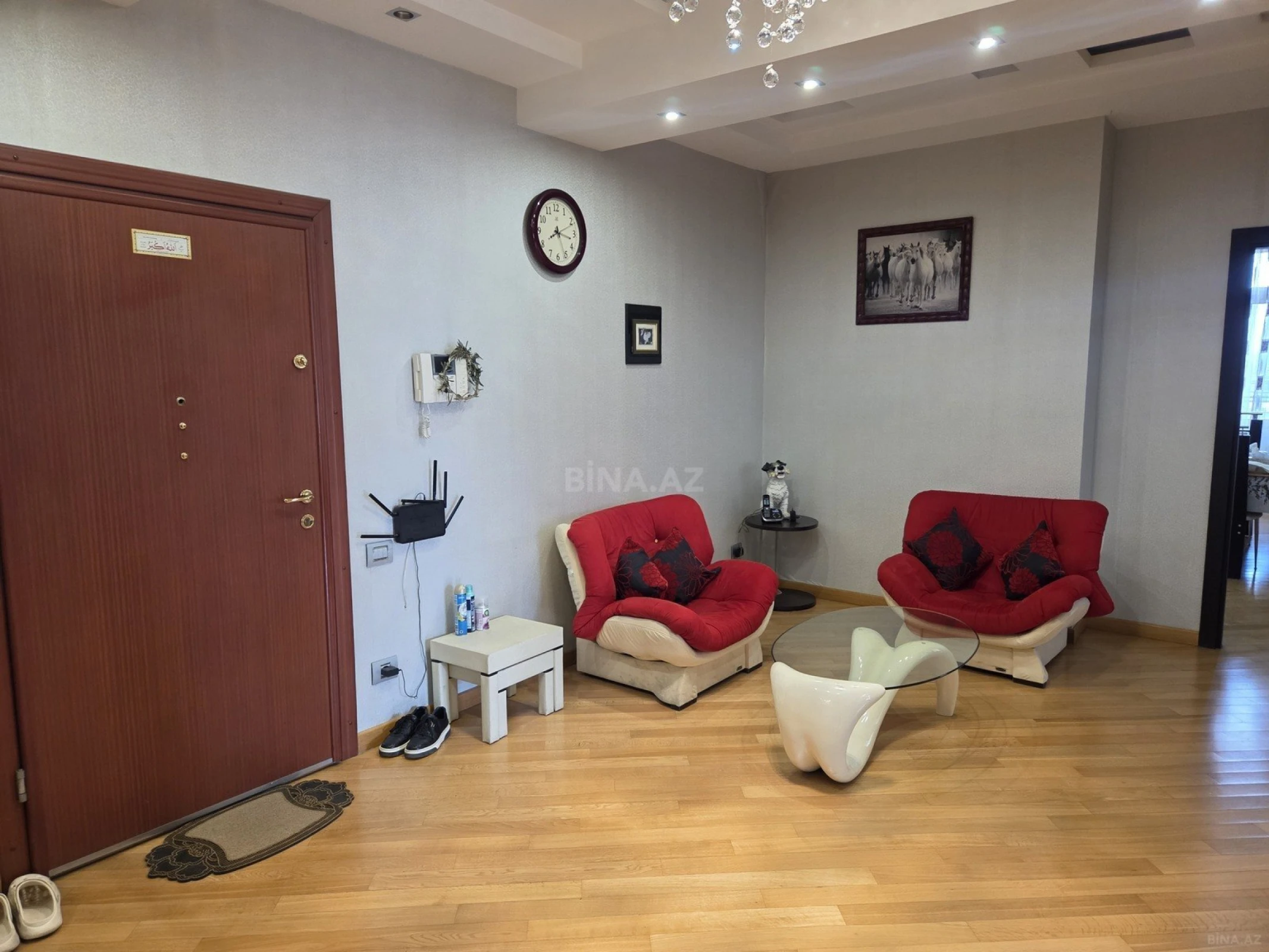 Kirayə verilir 4 otaqlı mənzil 200 m²