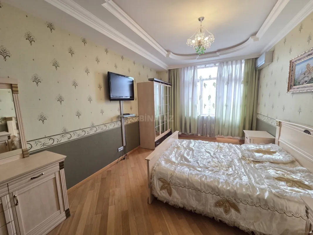 Kirayə verilir 4 otaqlı mənzil 200 m²
