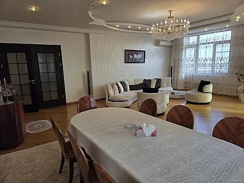 Kirayə verilir 4 otaqlı mənzil 200 m²