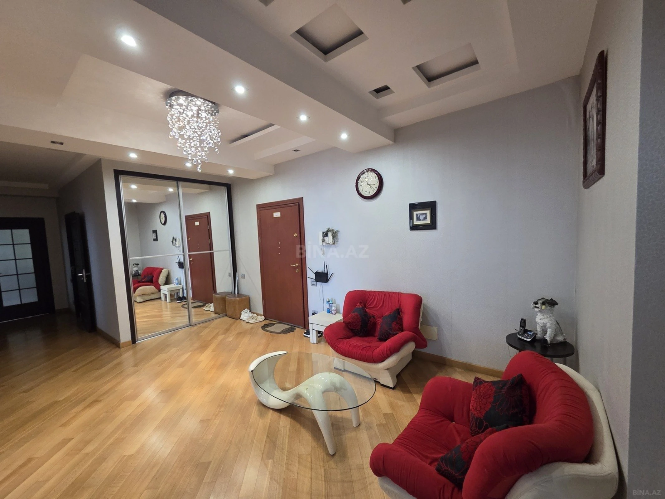 Kirayə verilir 4 otaqlı mənzil 200 m²