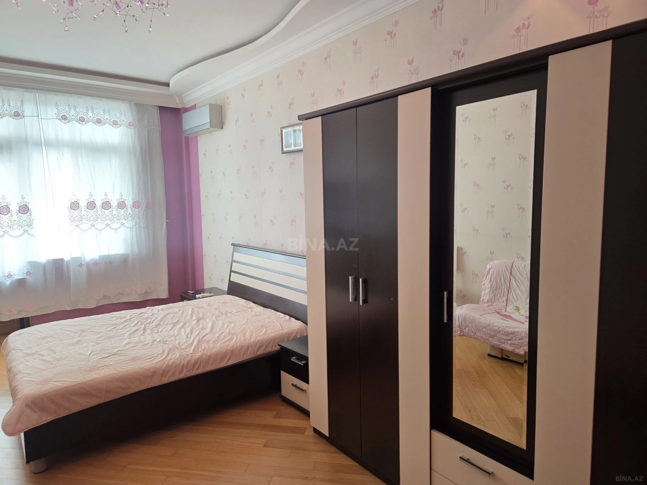 Kirayə verilir 4 otaqlı mənzil 200 m²