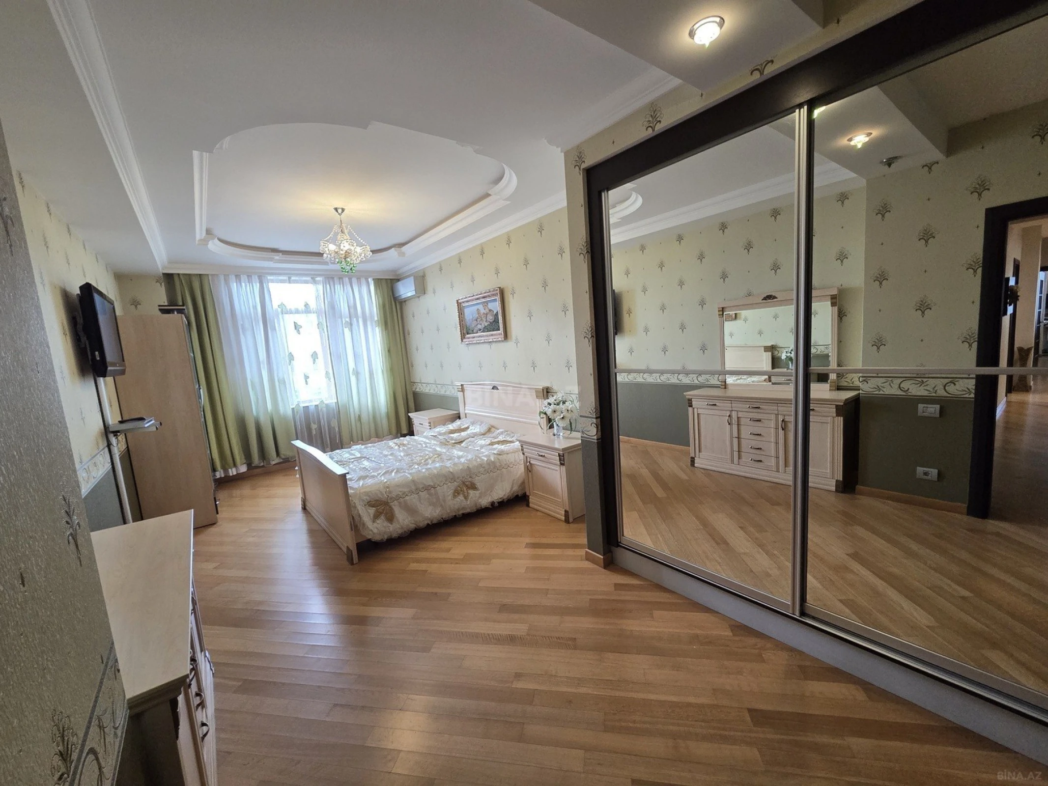 Kirayə verilir 4 otaqlı mənzil 200 m²