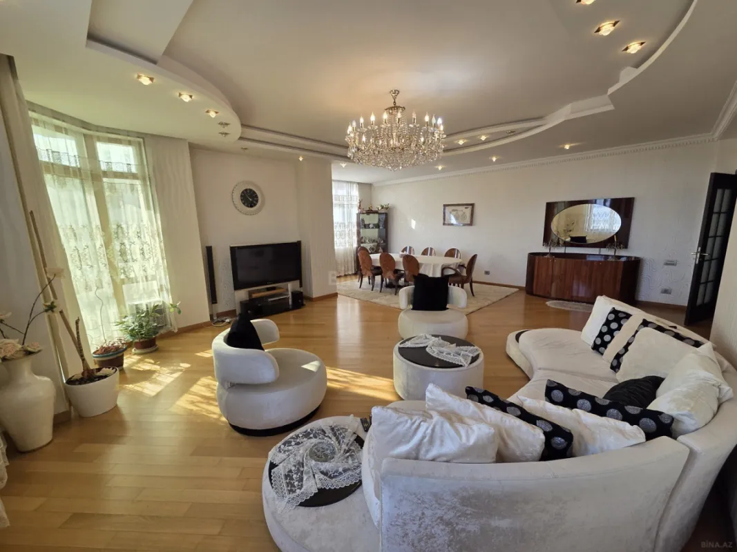 Kirayə verilir 4 otaqlı mənzil 200 m²