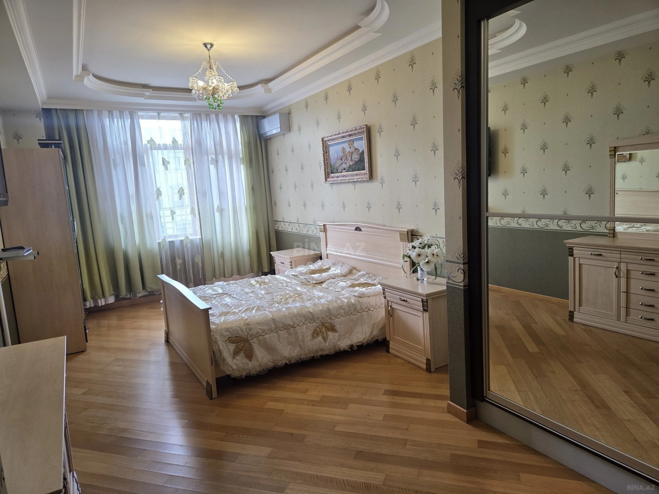 Kirayə verilir 4 otaqlı mənzil 200 m²