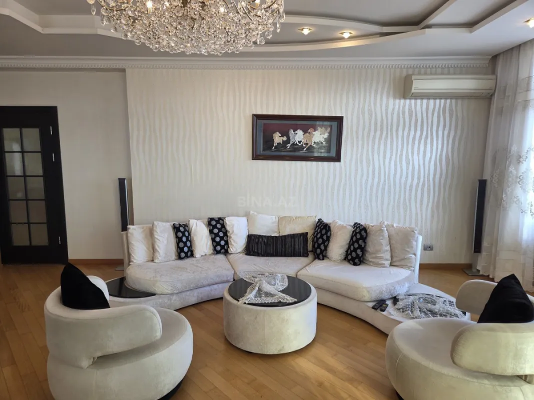 Kirayə verilir 4 otaqlı mənzil 200 m²