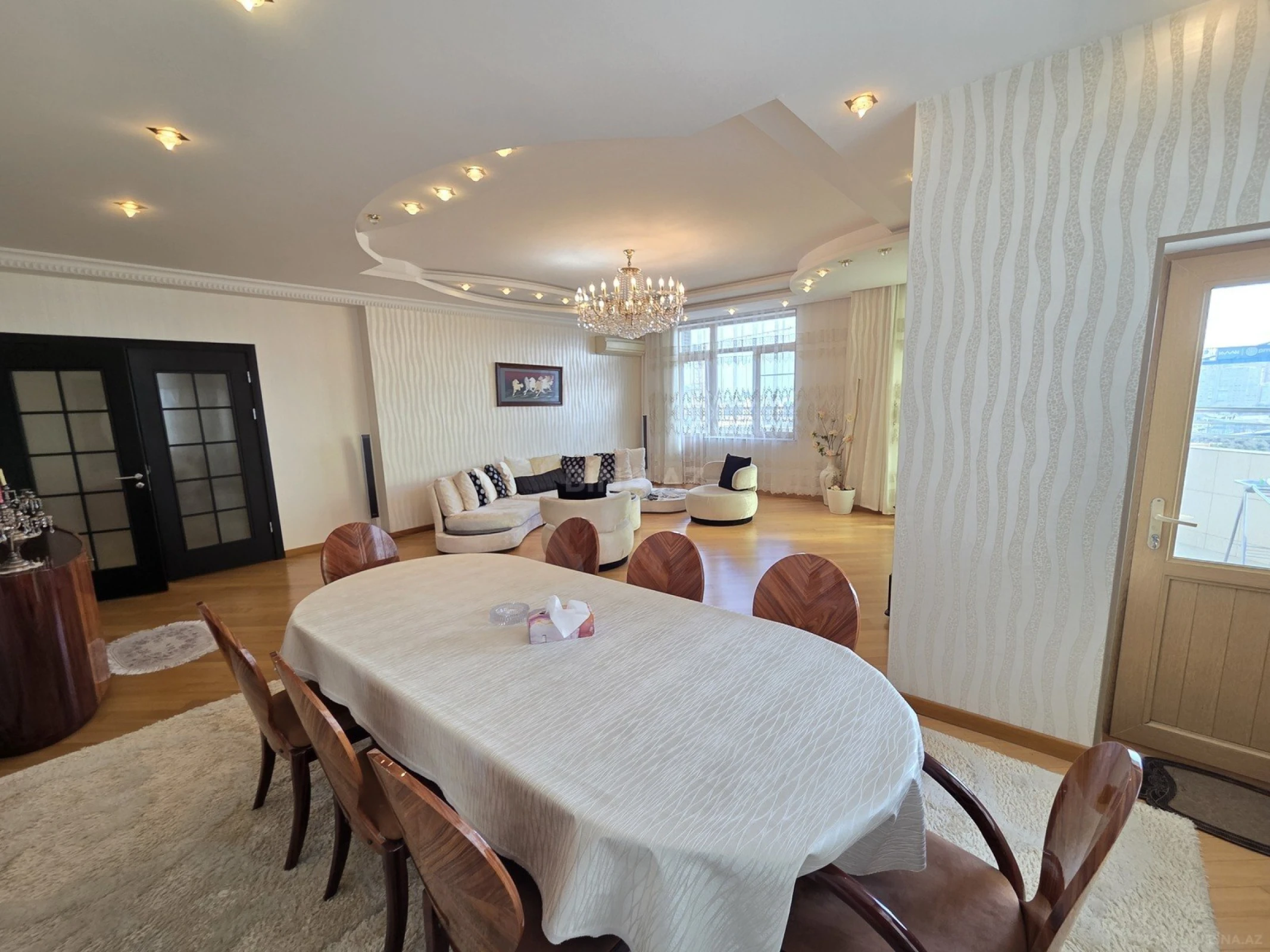 Kirayə verilir 4 otaqlı mənzil 200 m²