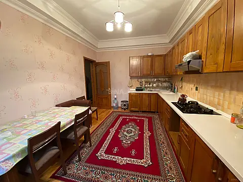 Kirayə verilir 6 otaqlı həyət evi 350 m²