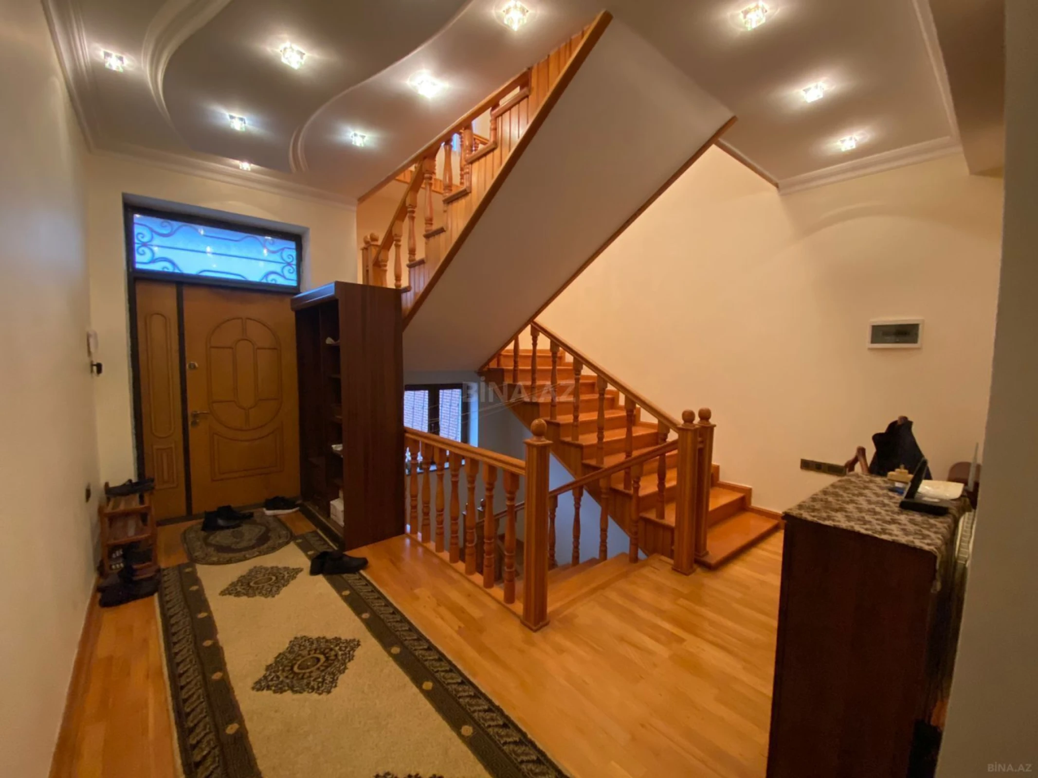 Kirayə verilir 6 otaqlı həyət evi 350 m²