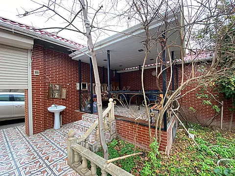 Kirayə verilir 6 otaqlı həyət evi 350 m²