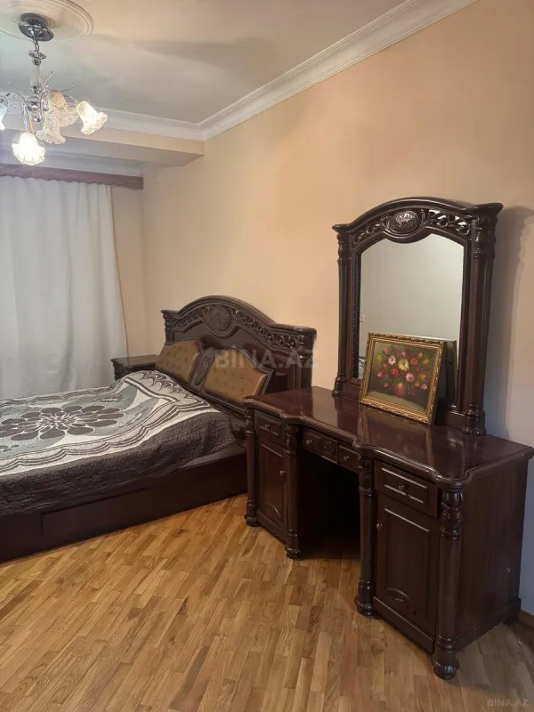 Kirayə verilir 2 otaqlı mənzil 75 m²