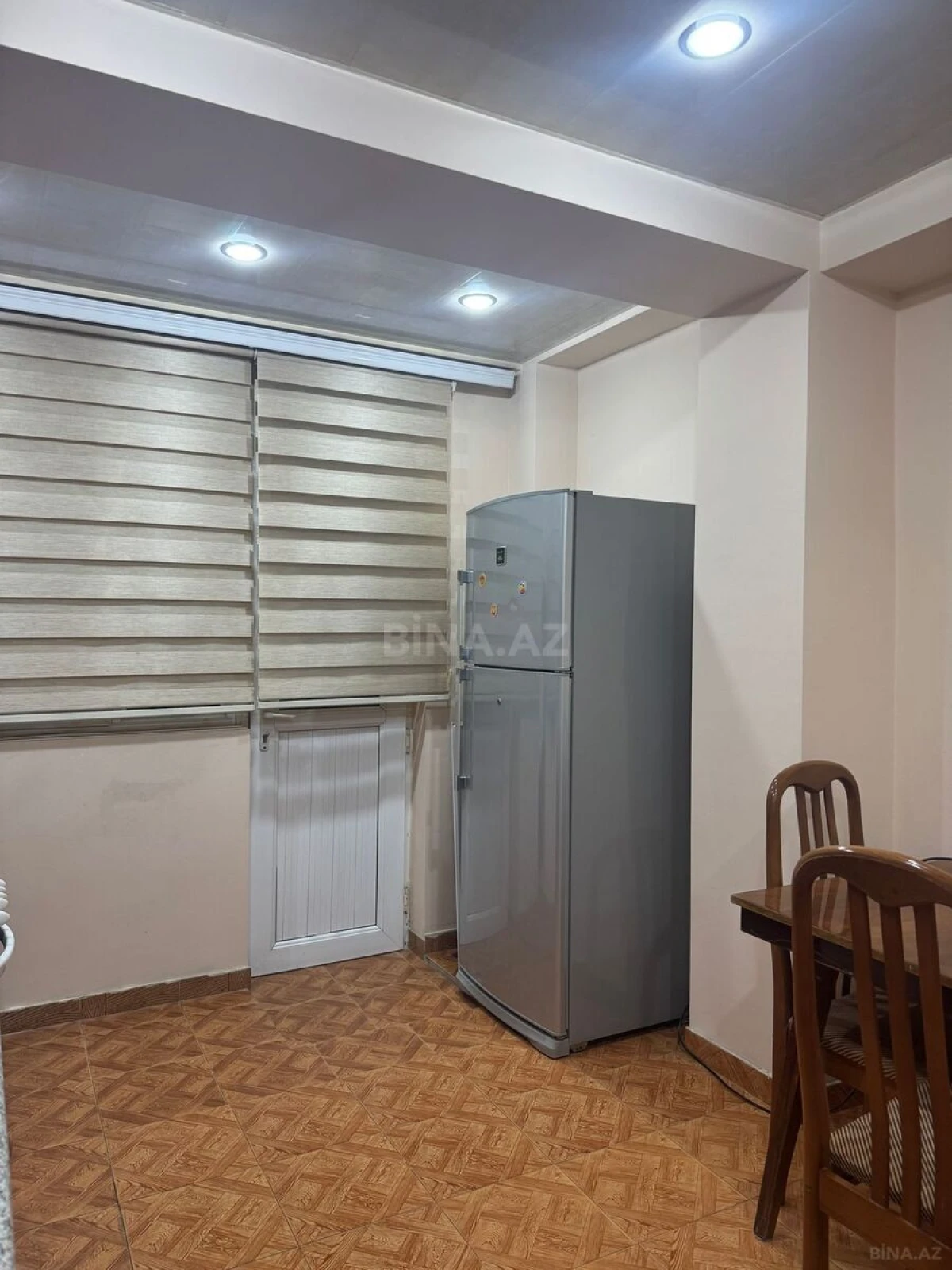 Kirayə verilir 2 otaqlı mənzil 75 m²