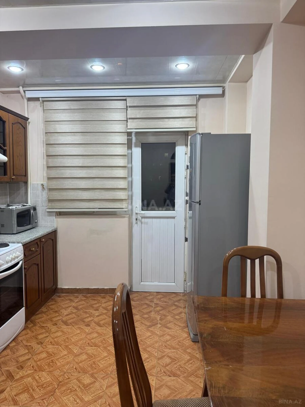 Kirayə verilir 2 otaqlı mənzil 75 m²