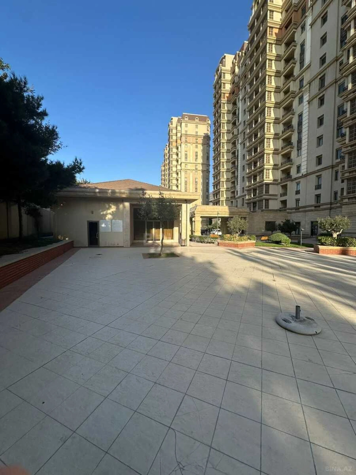 Kirayə verilir 3 otaqlı mənzil 170 m²
