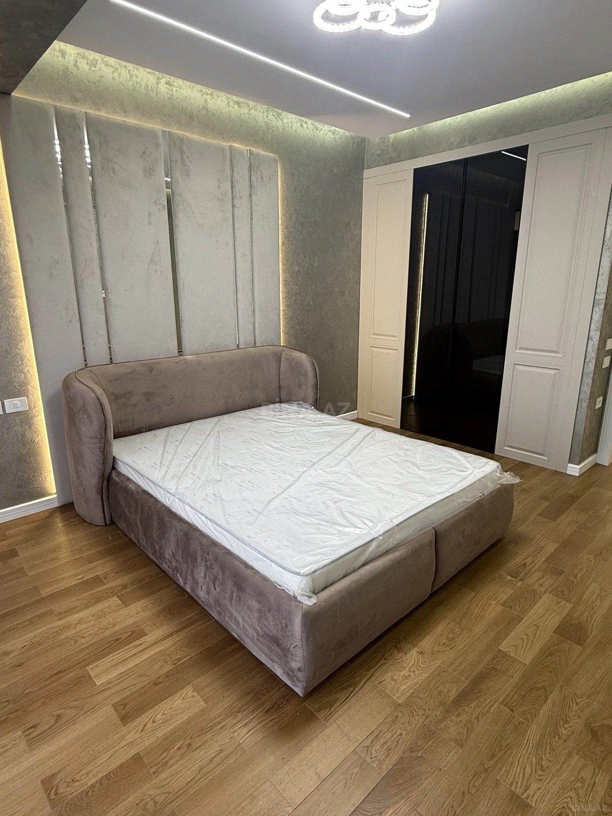 Satılır 3 otaqlı mənzil 125 m²