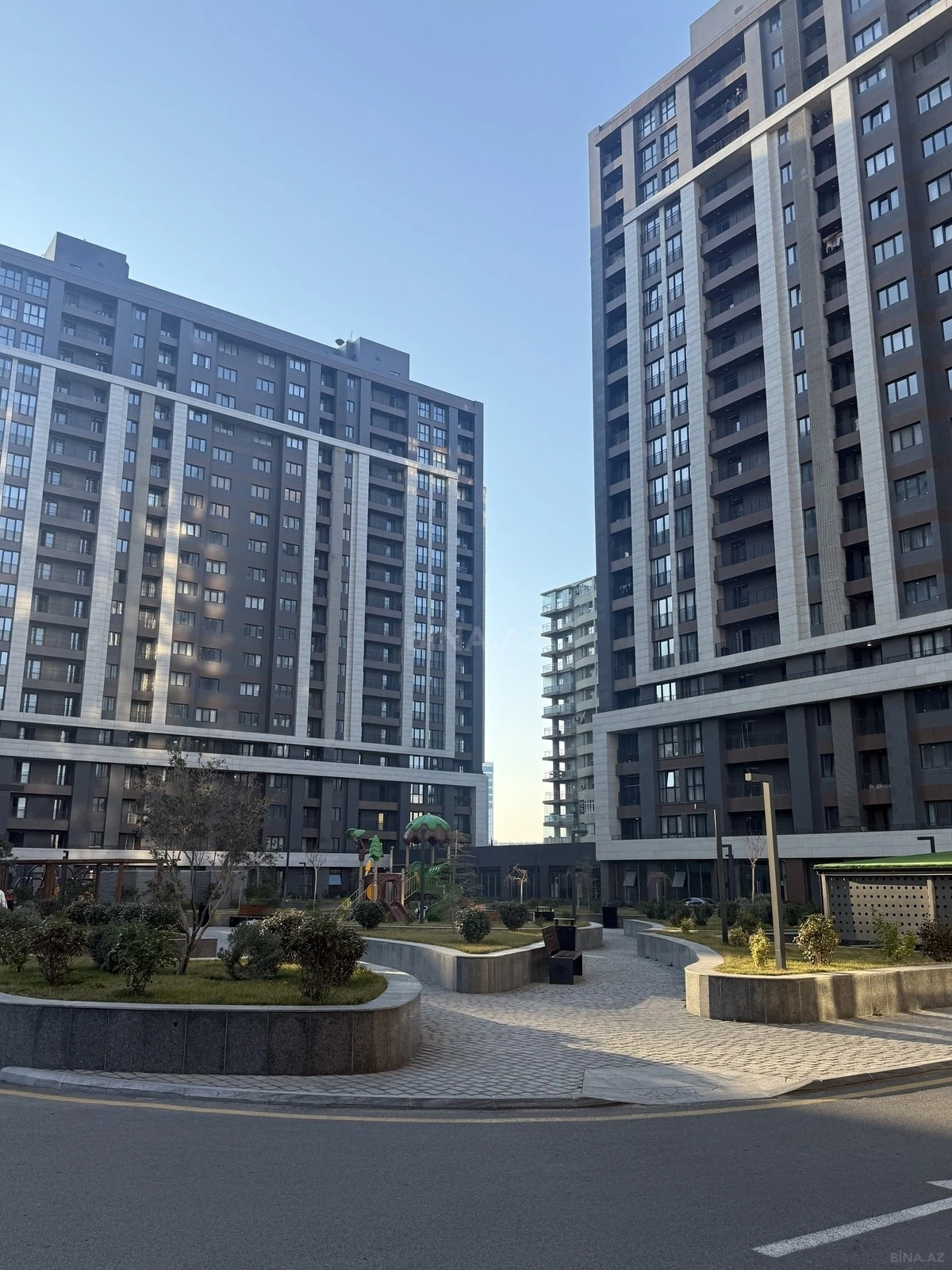 Satılır 3 otaqlı mənzil 125 m²
