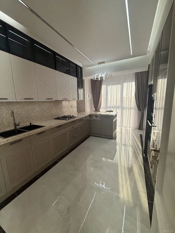 Satılır 3 otaqlı mənzil 125 m²