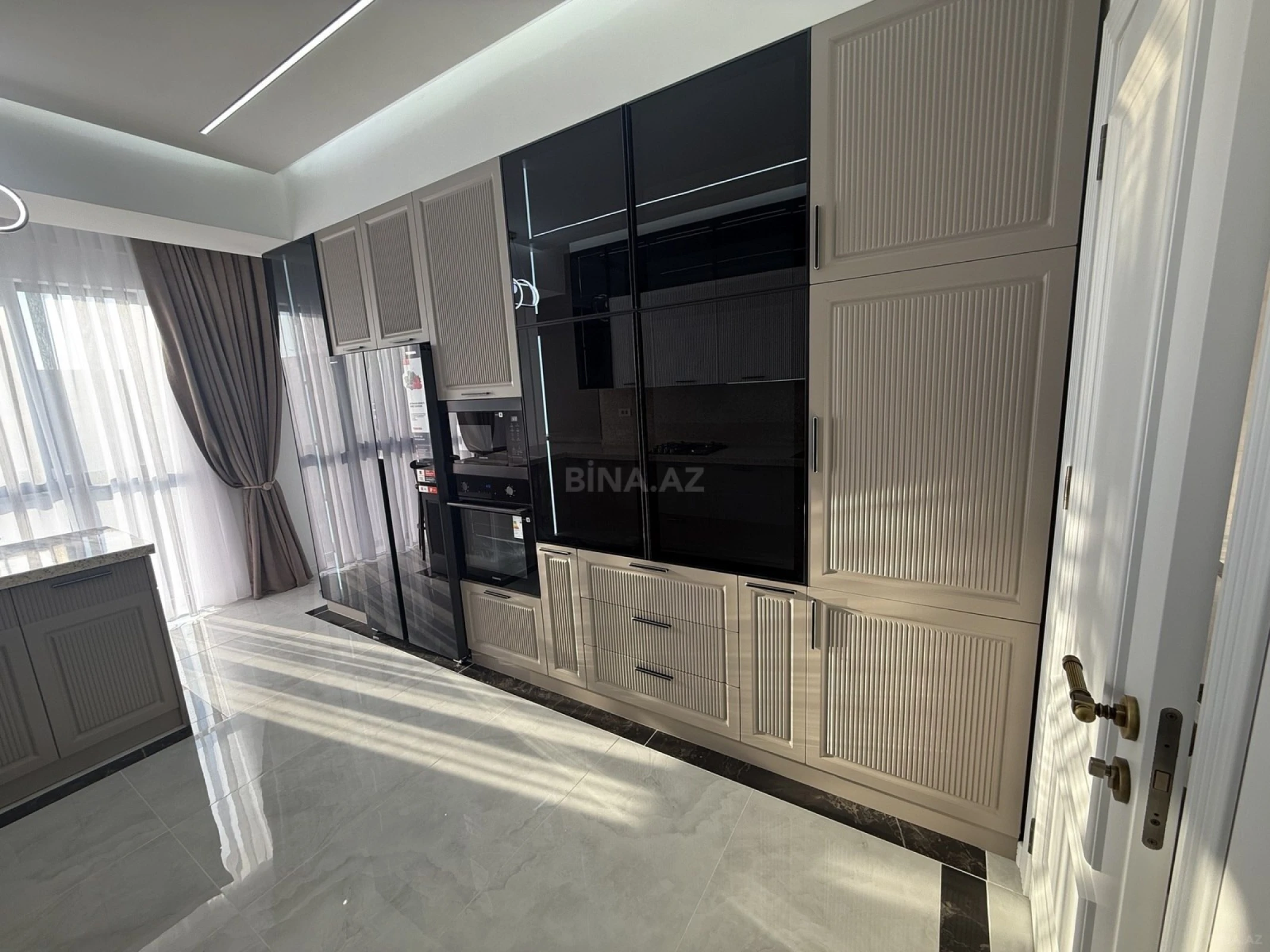 Satılır 3 otaqlı mənzil 125 m²
