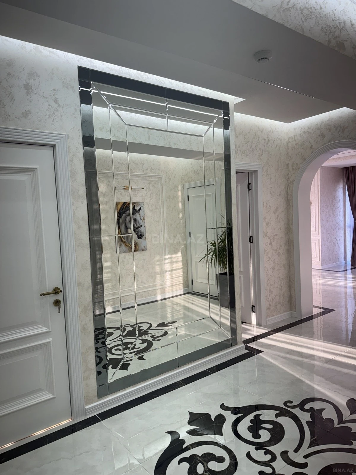 Satılır 3 otaqlı mənzil 125 m²