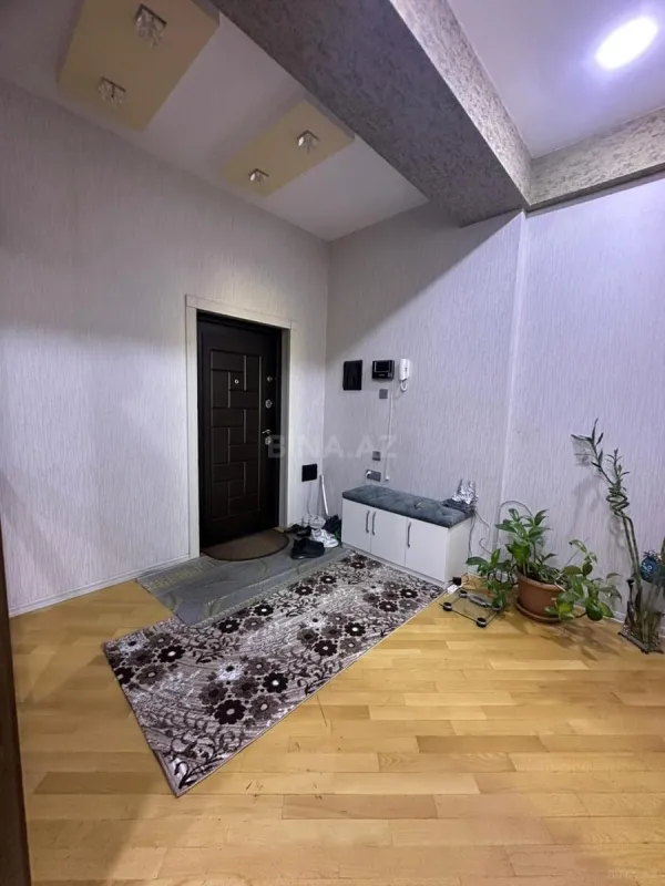 Satılır 3 otaqlı mənzil 111 m²