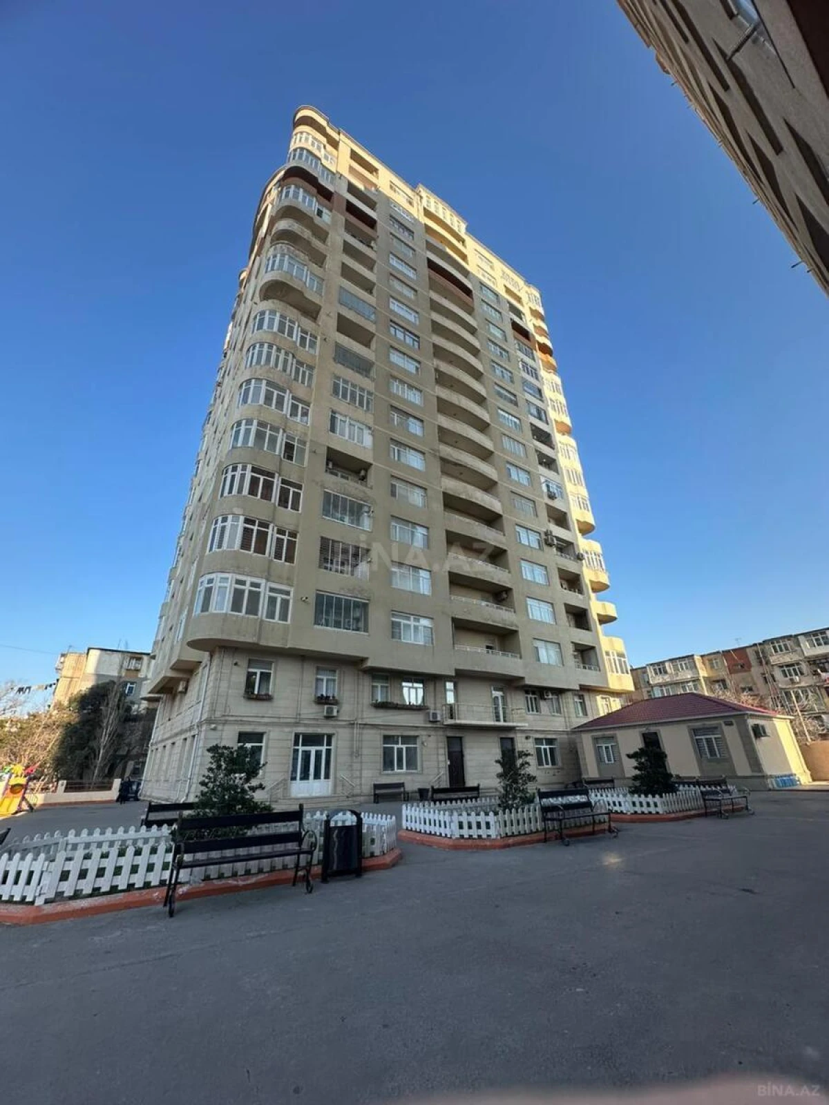 Satılır 3 otaqlı mənzil 111 m²