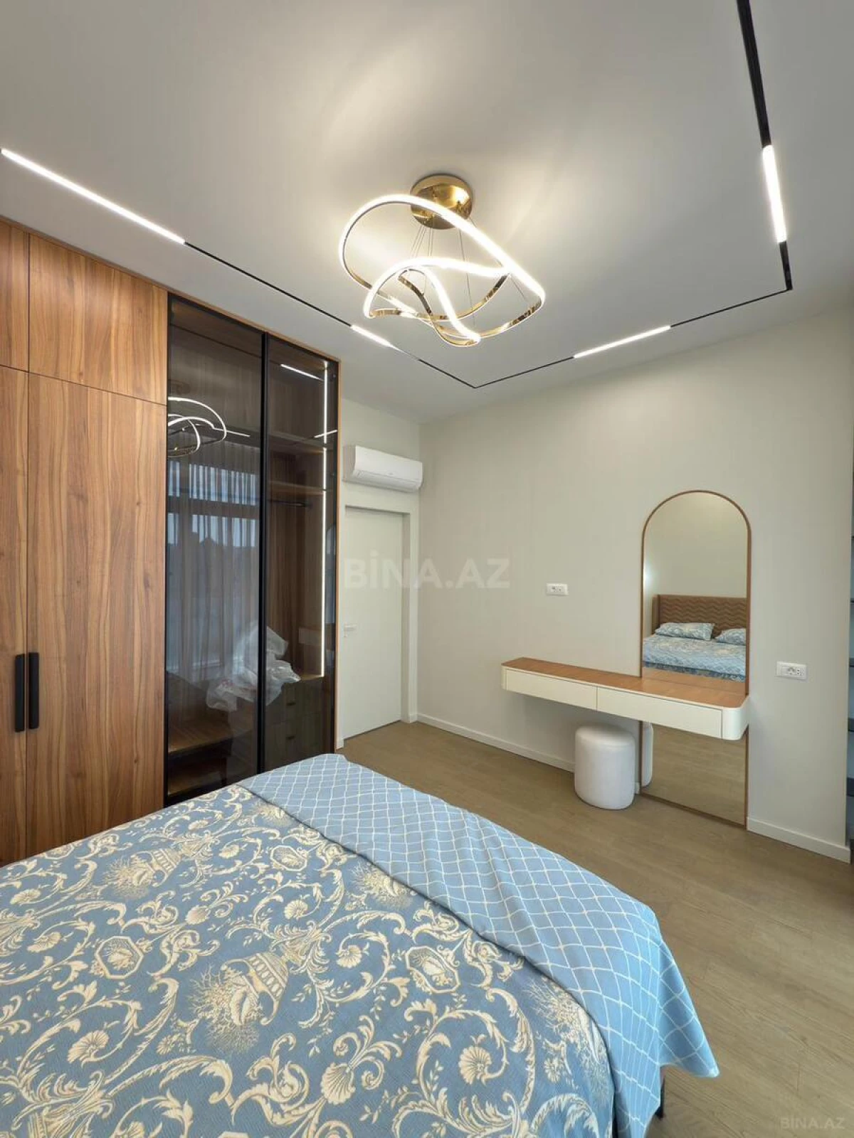 Satılır 2 otaqlı mənzil 72 m²