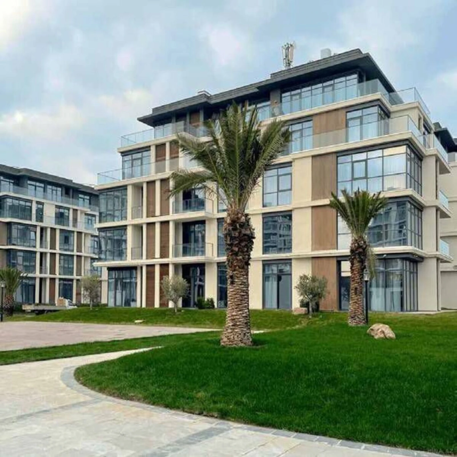 Satılır 2 otaqlı mənzil 72 m²