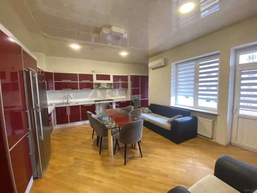 Satılır 4 otaqlı mənzil 190 m²
