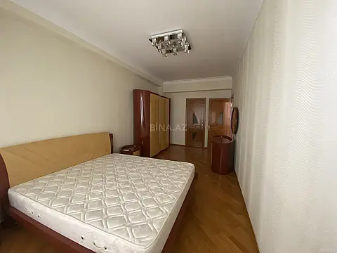 Satılır 4 otaqlı mənzil 190 m²