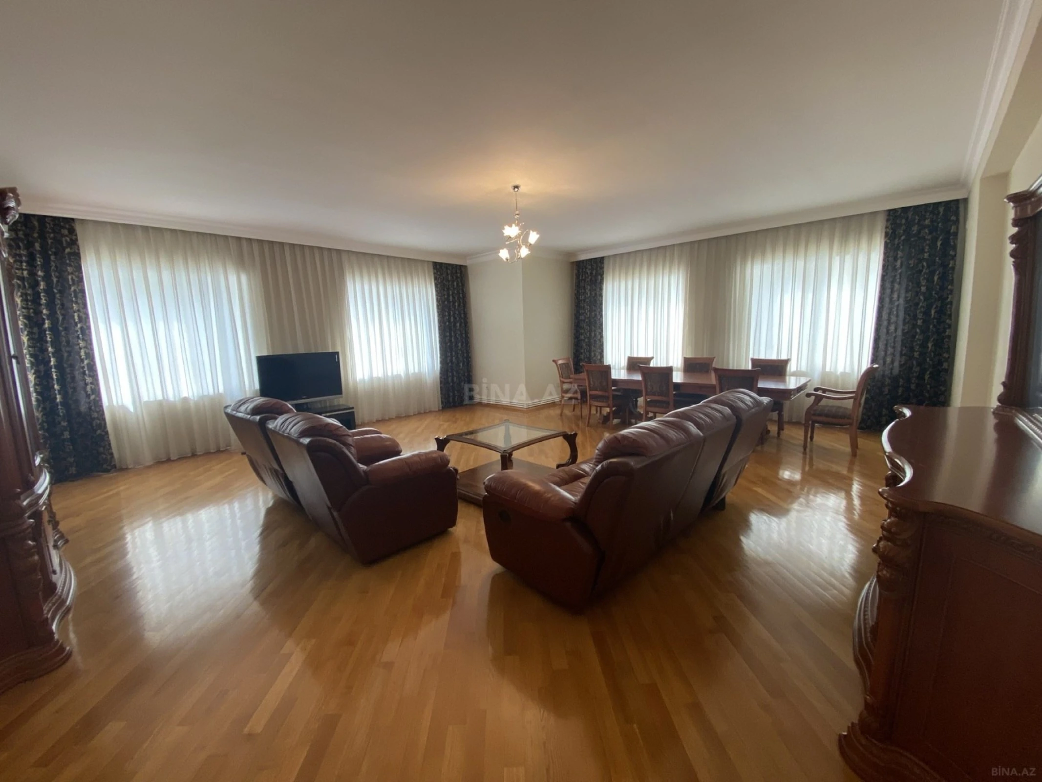 Satılır 4 otaqlı mənzil 190 m²